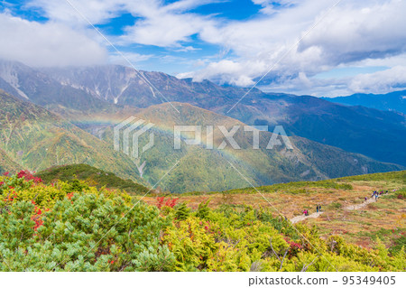 (Nagano Prefecture) Hakuba Happo-one Mountain Climbing with Beautiful Autumn Leaves Scenery near Happo Cologne where a rainbow appears 95349405