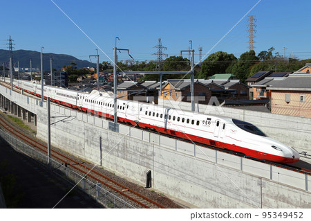 West Kyushu Shinkansen Seagull: N700S series (Takeo Onsen ⇔ Nagasaki) West Kyushu Shinkansen Seagull: N700S series (Takeo Onsen ⇔ Nagasaki) 95349452