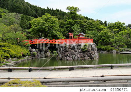 Saigoku Sanjusansho No.23 Fudasho Katsuo-ji Temple界內紅橋和鳥居 95350771