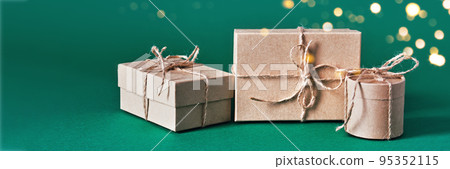 Christmas banner with sustainable gift boxes composition on green background. Christmas zero waste, boxing day and winter holiday 95352115