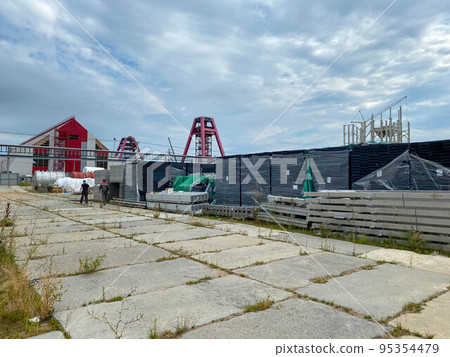 Boxes with equipment at the construction site of a factory in an open-air storage warehouse for storing materials and industrial equipment Boxes with equipment at the construction site of a factory in an open-air storage warehouse for storing materials and industrial equipment 95354479