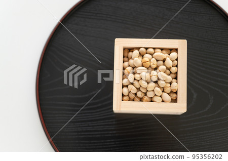 Soybeans essential for Setsubun Soybeans essential for Setsubun 95356202