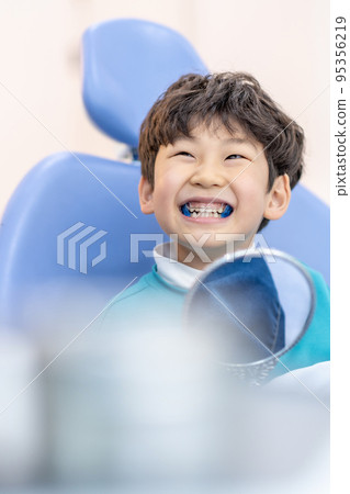 兒童牙齒牙齒健康成長 兒童牙齒牙齒健康成長 95356219