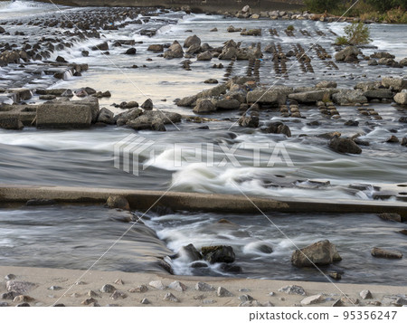 利用自清潔作用的河流自然淨化設施 利用自清潔作用的河流自然淨化設施 95356247