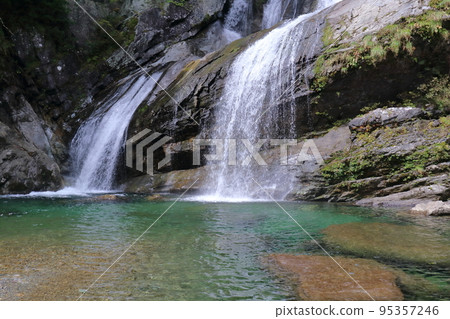 Amegaeri Falls瀑布盆地（高知縣土佐町瀨戶川溪谷） 95357246