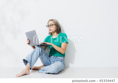 女性個人電腦 95359447