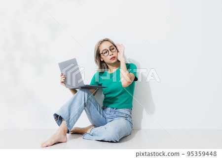 女性個人電腦 95359448