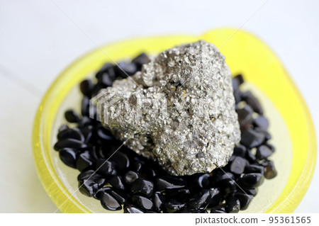 Natural pyrite rough stone and morion gravel 95361565