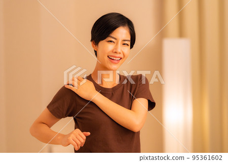 Female manipulative massage Osteopathic clinic Shiatsu Female manipulative massage Osteopathic clinic Shiatsu 95361602