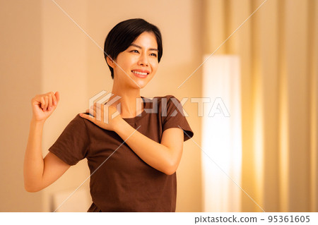 Female manipulative massage Osteopathic clinic Shiatsu 95361605