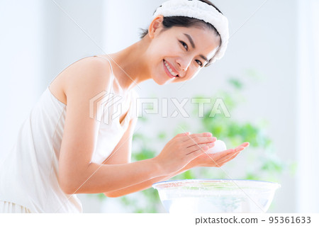 Face wash woman beauty beauty cleansing Face wash woman beauty beauty cleansing 95361633