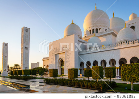 Sheikh Zayed Grand Mosque at sunset Sheikh Zayed Grand Mosque at sunset 95361882