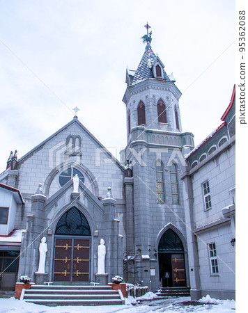 Catholic Motomachi Church in Hakodate Motomachi covered in snow 95362088
