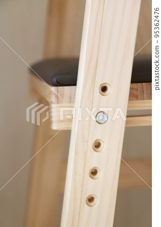 調節餐桌兒童椅子的座面高度的螺栓部分 95362476