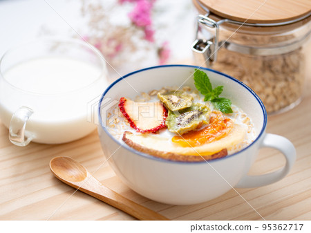 Overnight oats Overnight oats 95362717