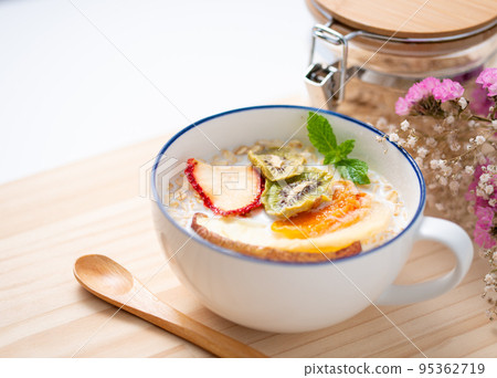 Overnight oats Overnight oats 95362719