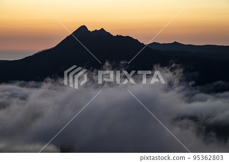 Lake Mashu of the fog Lake Mashu of the fog 95362803
