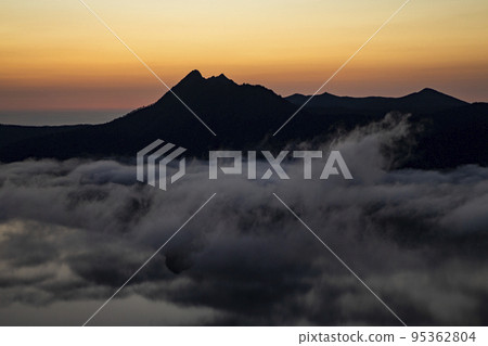 Lake Mashu of the fog Lake Mashu of the fog 95362804