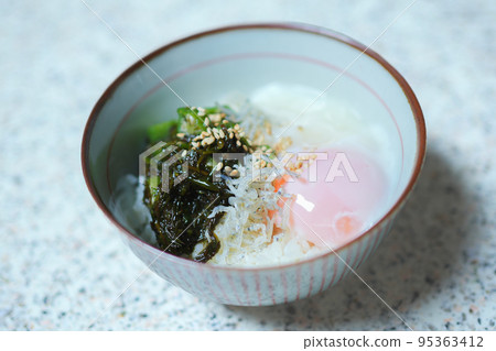 Onsen egg, sticky seaweed and okra rice bowl 95363412