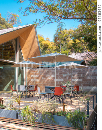 Tsurugaoka Hachimangu Shrine cafe in spring 95363482