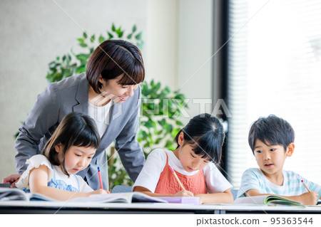 Elementary school student to study 95363544