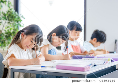 Elementary school student to study Elementary school student to study 95363545