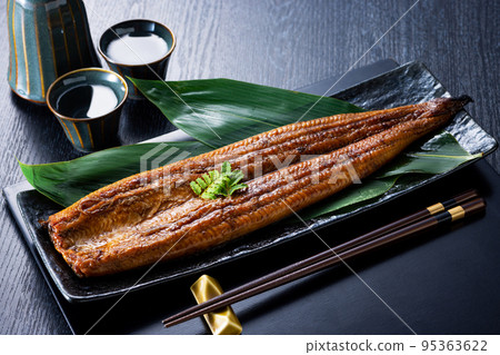 日本鰻魚燒和清酒 日本鰻魚燒和清酒 95363622