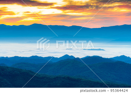 [日出材料]從小熊山天文台看到的日出和雲海[長野縣] 95364424