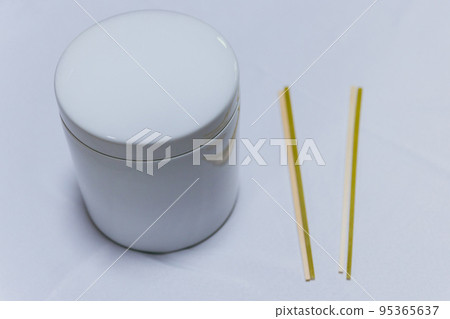 Urns and chopsticks in the crematorium Urns and chopsticks in the crematorium 95365637