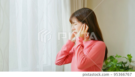 asian woman is suffering noise asian woman is suffering noise 95366767