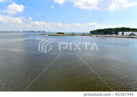 Wakasu Bridge / Looking towards Wakasu Seaside Park and Maihama from Sunamachi South Canal (Koto Ward, Tokyo) [September 2022] 95367343