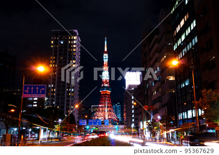 從十字路口看到的東京塔 95367629