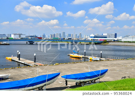 Wakasu Bridge / Overlooking Sunamachi South Canal (Koto Ward, Tokyo) [September 2022] 95368024