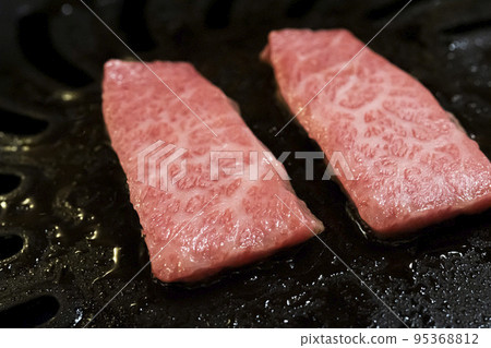 多汁的高級烤肉 黑毛和牛 [飛驒牛] 上等排骨 95368812