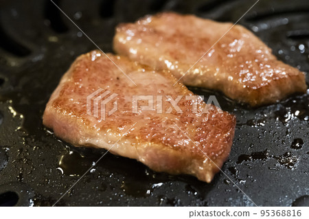 多汁的高級烤肉 黑毛和牛 [飛驒牛] 上等排骨 95368816