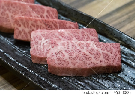 Juicy high-class grilled meat Kuroge Wagyu beef [Hida beef] Superior ribs 95368823