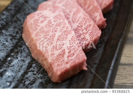多汁的高級烤肉 黑毛和牛 [飛驒牛] 上等排骨 95368825