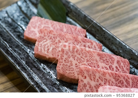 多汁的高級烤肉 黑毛和牛 [飛驒牛] 上等排骨 95368827