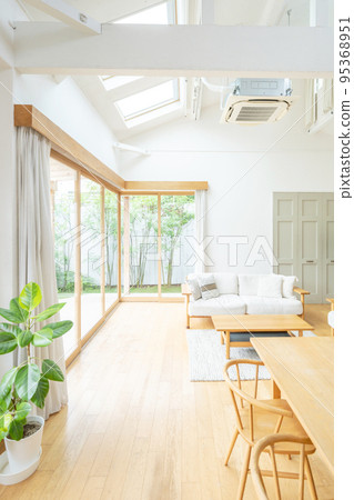 Unmanned living room 95368951