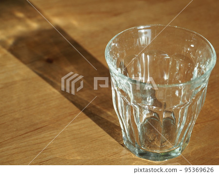 Glasses, Tables and Shadows Glasses, Tables and Shadows 95369626