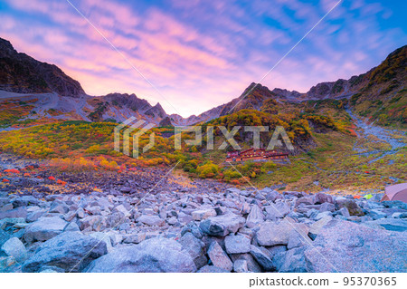 [秋季素材]金州唐澤捲曲的日落[長野縣] 95370365