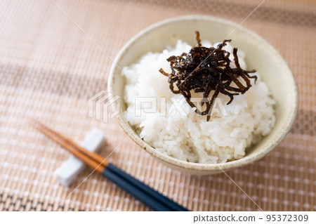 Rice topped with kelp boiled in soy sauce (komochi kelp) Rice topped with kelp boiled in soy sauce (komochi kelp) 95372309