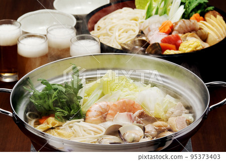 Udon suki and beer for 4 people Udon suki and beer for 4 people 95373403