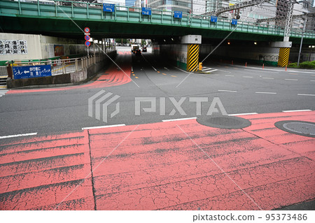 Scenery of Shinjuku University guard in Tokyo Scenery of Shinjuku University guard in Tokyo 95373486
