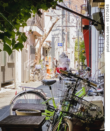 Downtown scenery Osaka 95373648