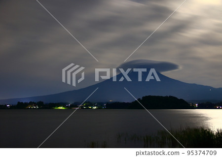 Fuji night view seen from Lake Kawaguchi 95374709