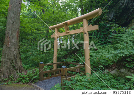 Aomori Towada Shrine Lucky Path Hinogami 95375318