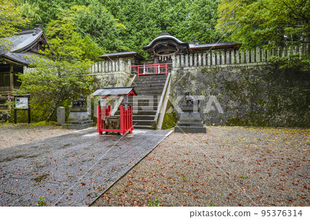 Precincts of Hida Toshogu Shrine 95376314