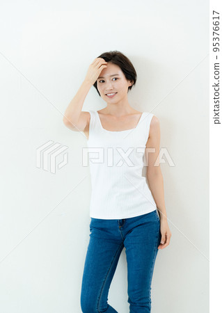 beautiful teeth woman portrait 95376617