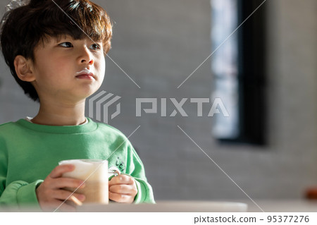 Child Lifestyle Parenting Organic Milk Health 95377276